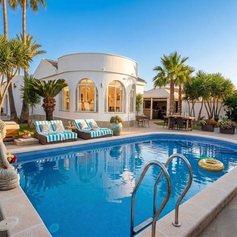 5 bedroom Villa for sale in Torrevieja with pool - € 760,000 (Ref: 10028328)