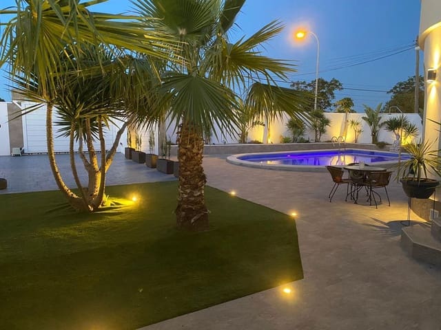 5 bedroom Villa for sale in Torrevieja with pool - € 760,000 (Ref: 10028328)