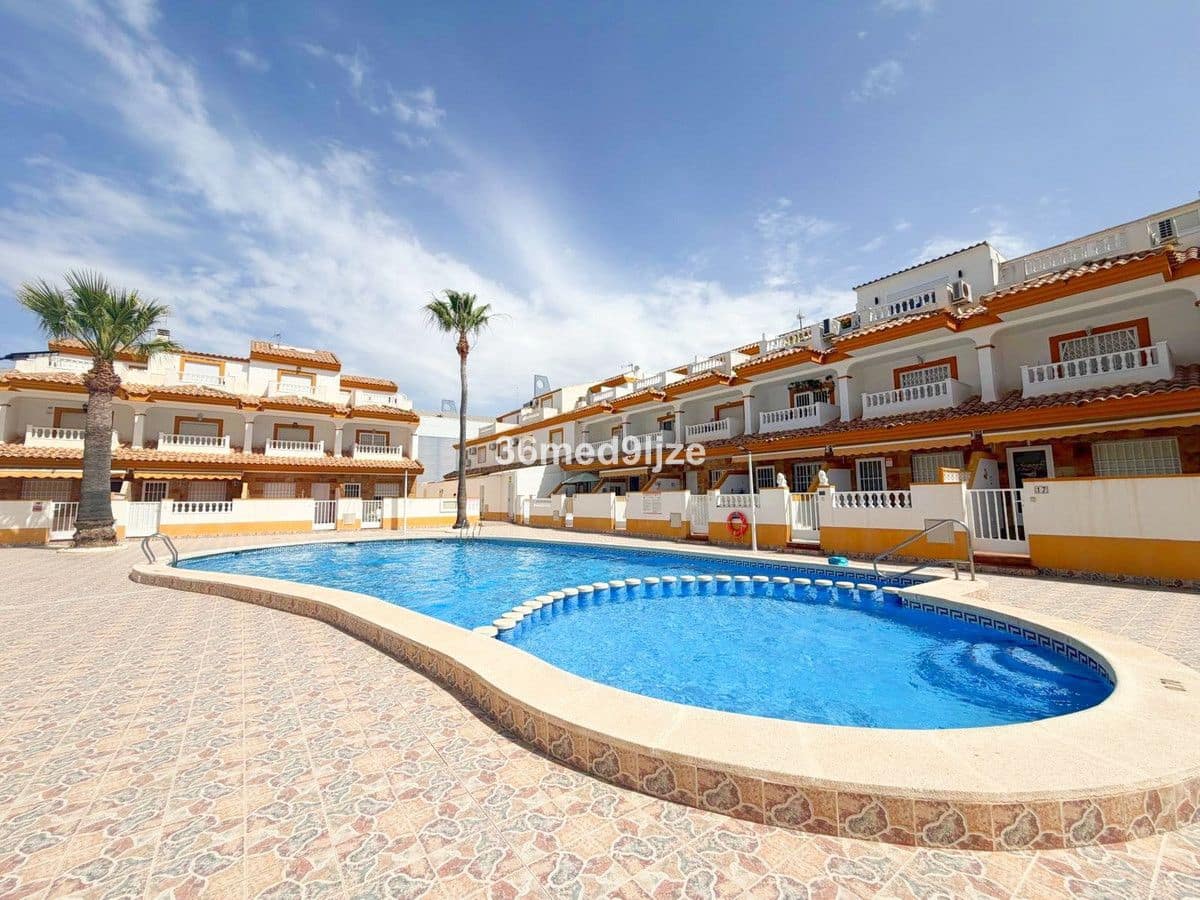 3 bedroom Villa for sale in Los Alcazares - € 250,000 (Ref: 10028332)