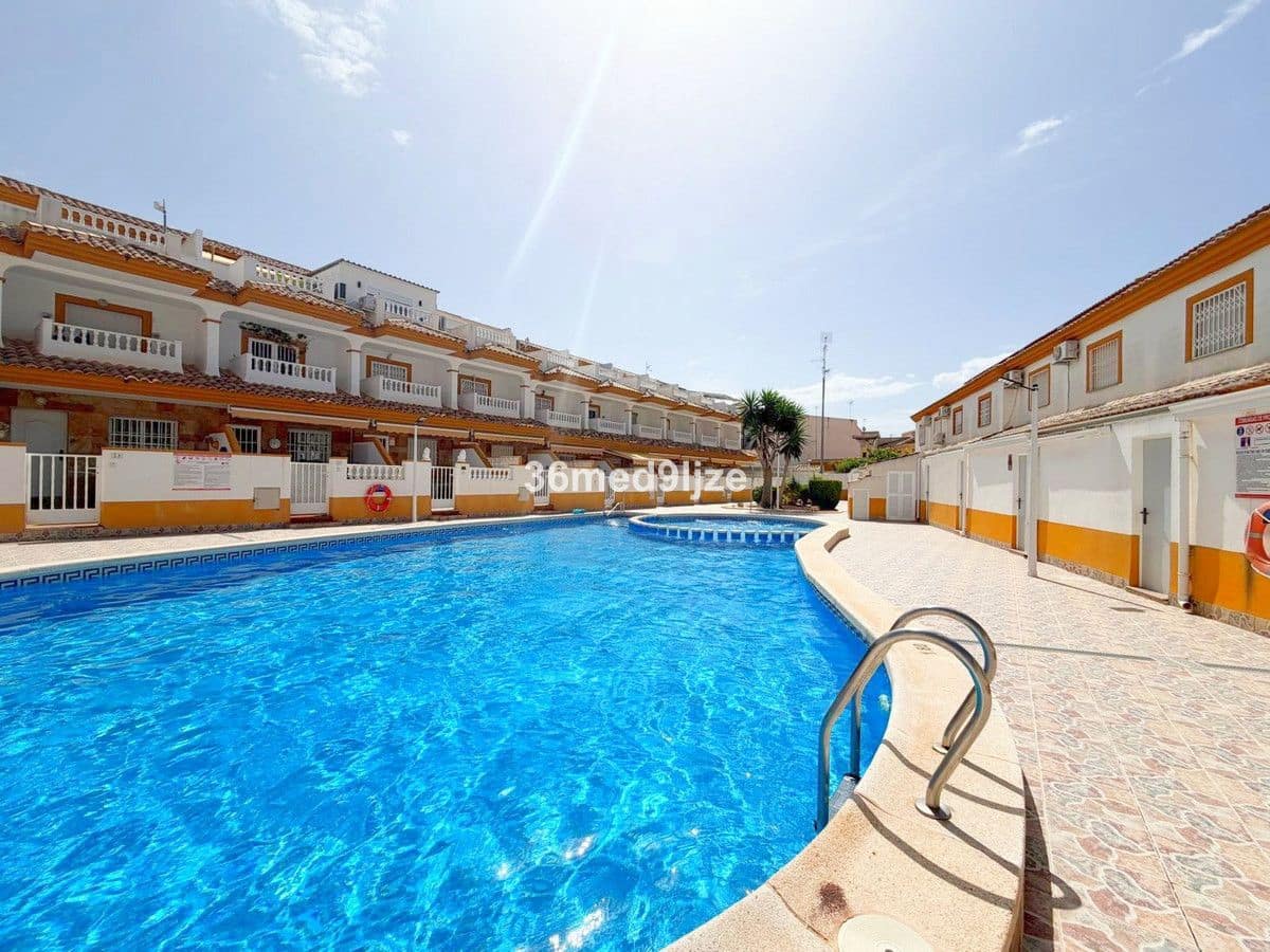 3 bedroom Villa for sale in Los Alcazares - € 250,000 (Ref: 10028332)