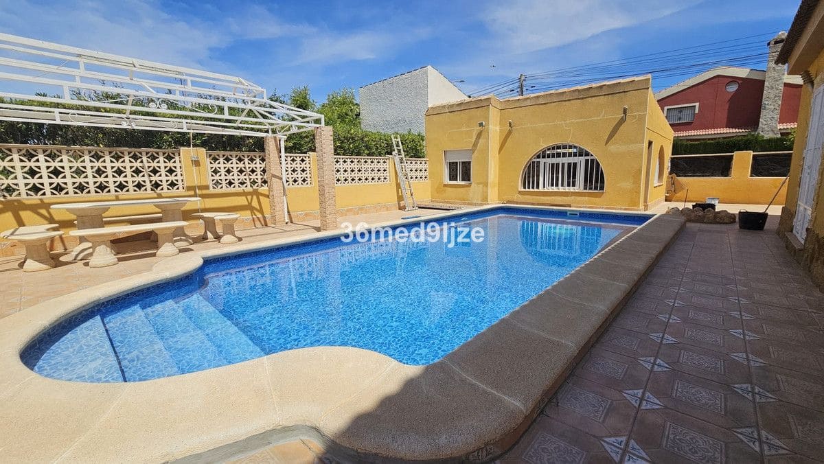 6 quarto Moradia para venda em Los Narejos com piscina - 599 000 € (Ref: 10028334)