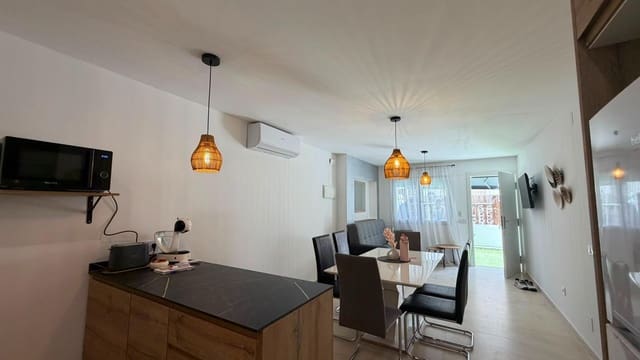 Bungalow de 2 habitaciones en La Veleta, Torrevieja en venta - 179.900 € (Ref: 10028340)