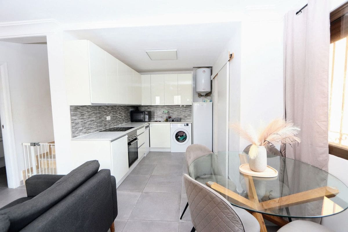 2 makuuhuone Huvila myytävänä paikassa Orihuela Costa mukana uima-altaan - 218 000 € (Ref: 10028345)
