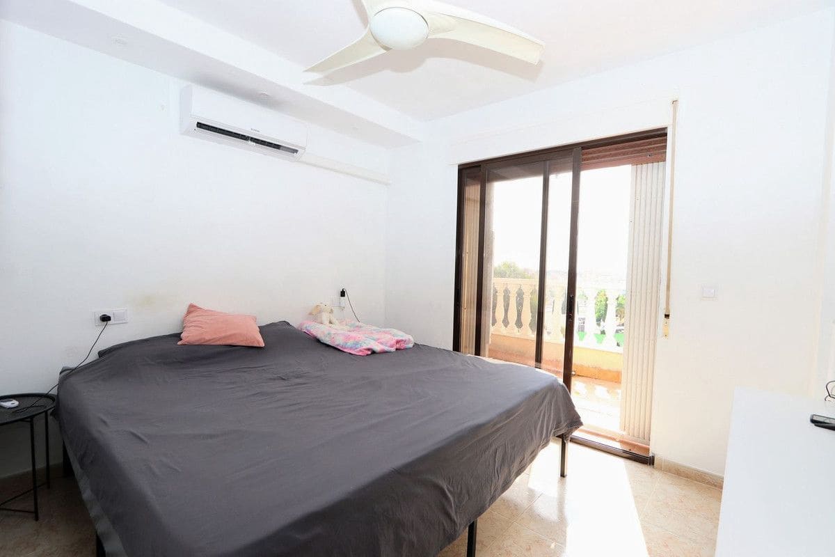 2 makuuhuone Huvila myytävänä paikassa Orihuela Costa mukana uima-altaan - 218 000 € (Ref: 10028345)