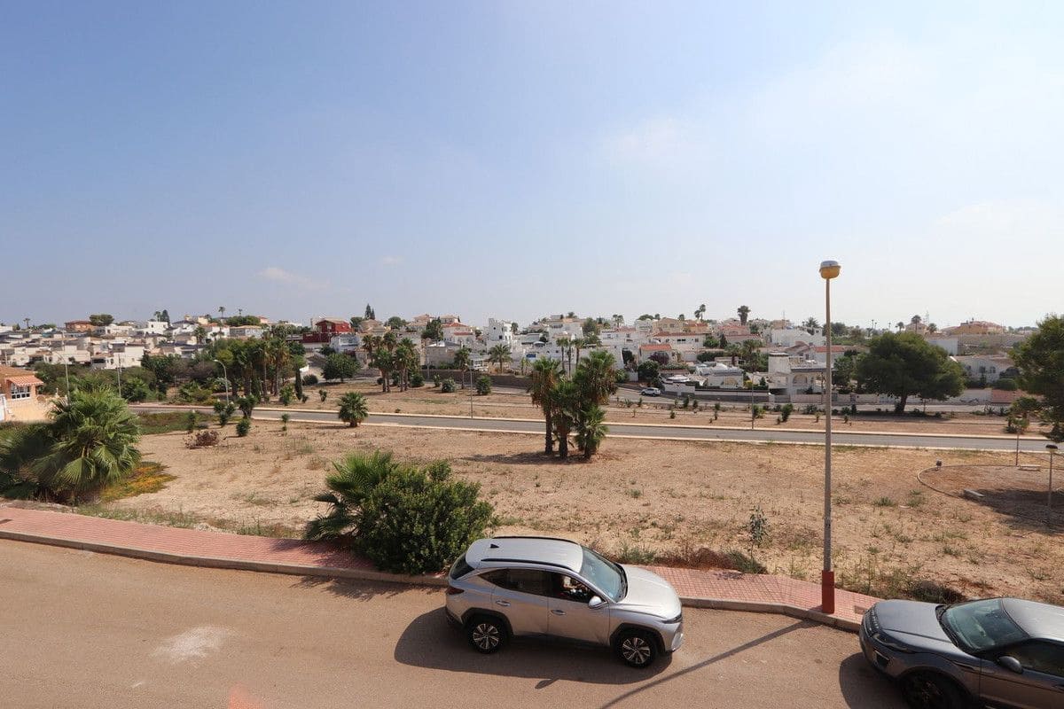 2 makuuhuone Huvila myytävänä paikassa Orihuela Costa mukana uima-altaan - 218 000 € (Ref: 10028345)