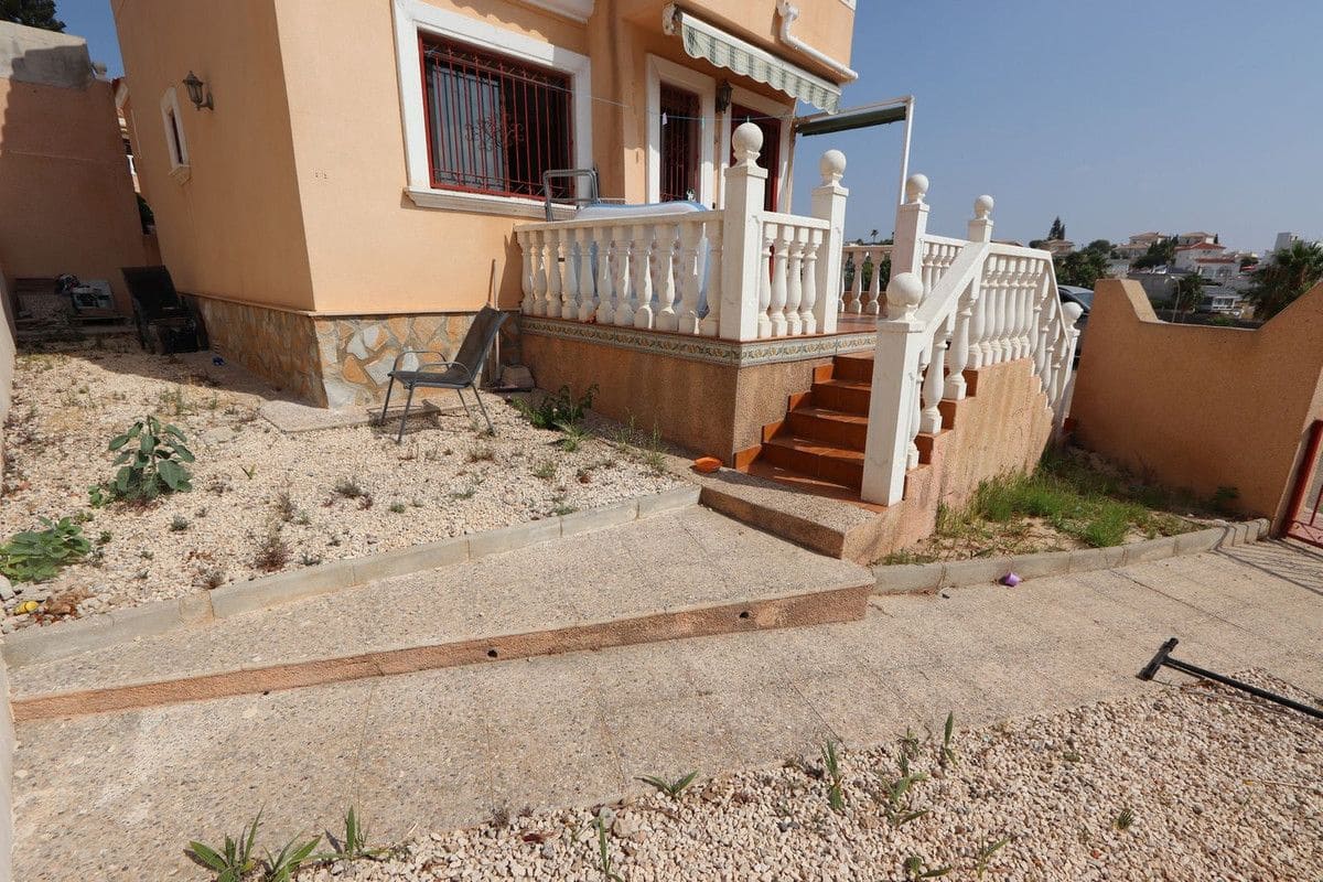 2 makuuhuone Huvila myytävänä paikassa Orihuela Costa mukana uima-altaan - 218 000 € (Ref: 10028345)