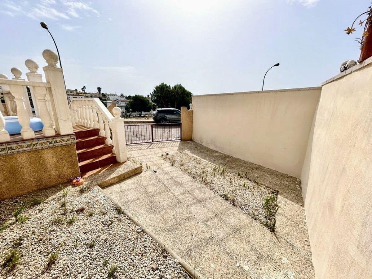 2 makuuhuone Huvila myytävänä paikassa Orihuela Costa mukana uima-altaan - 218 000 € (Ref: 10028345)