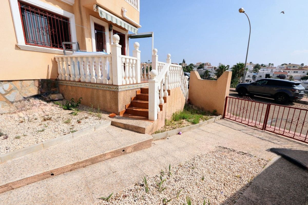 2 makuuhuone Huvila myytävänä paikassa Orihuela Costa mukana uima-altaan - 218 000 € (Ref: 10028345)