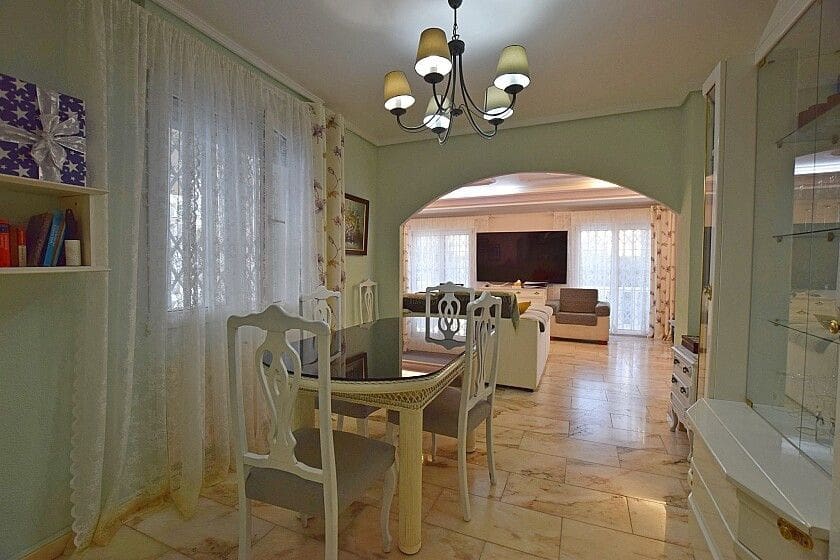 3 bedroom Villa for sale in Torrevieja with pool - € 590,000 (Ref: 10028351)
