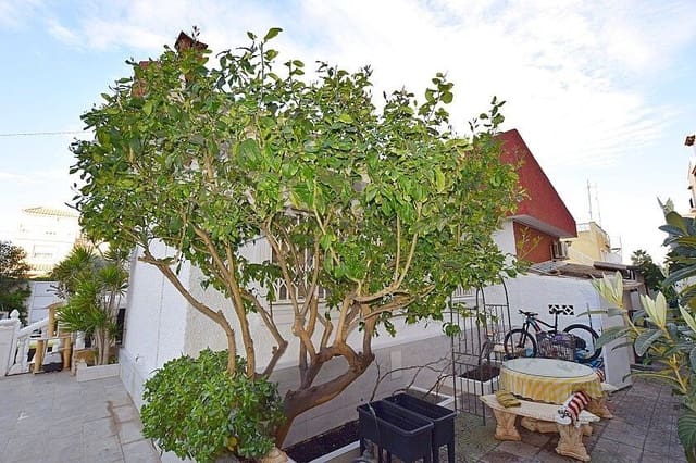 3 bedroom Villa for sale in Torrevieja with pool - € 590,000 (Ref: 10028351)