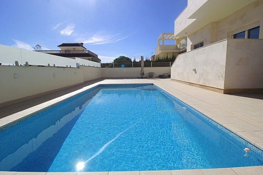 Chalet de 5 habitaciones en La Zenia en venta - 1.500.000 € (Ref: 10028352)