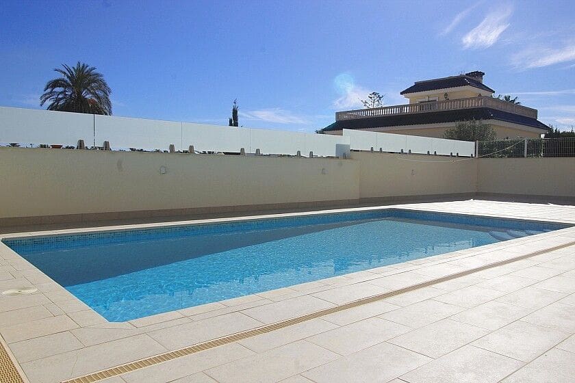 Chalet de 5 habitaciones en La Zenia en venta - 1.500.000 € (Ref: 10028352)