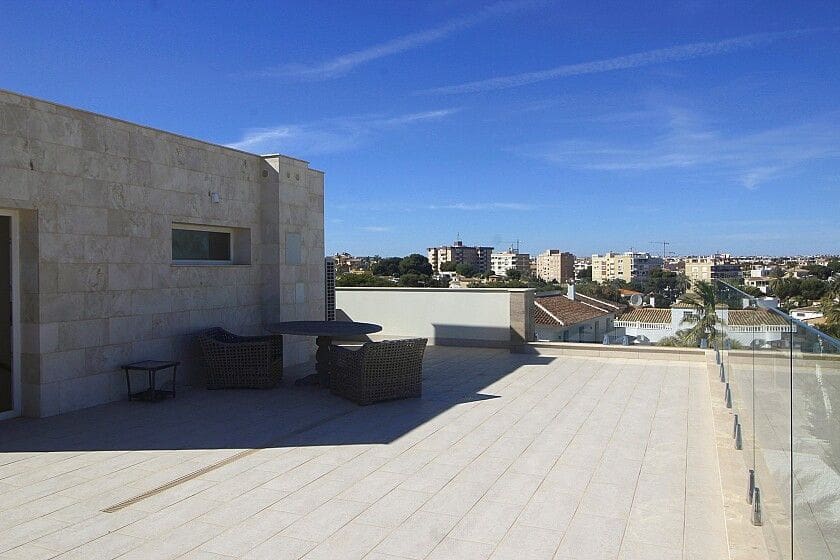 Chalet de 5 habitaciones en La Zenia en venta - 1.500.000 € (Ref: 10028352)