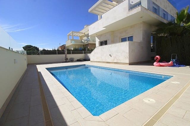 Chalet de 5 habitaciones en La Zenia, Orihuela en venta - 1.500.000 € (Ref: 10028352)