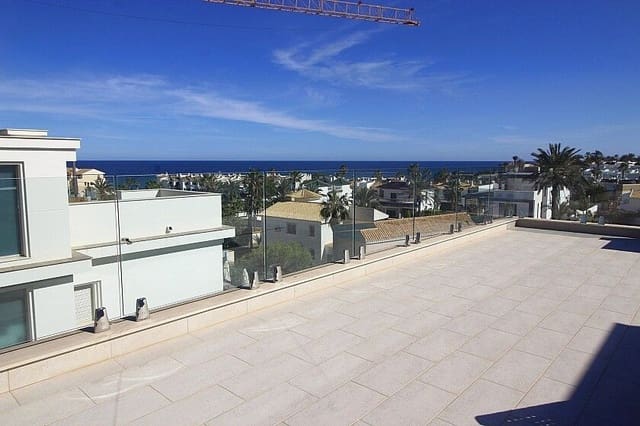 Chalet de 5 habitaciones en La Zenia, Orihuela en venta - 1.500.000 € (Ref: 10028352)