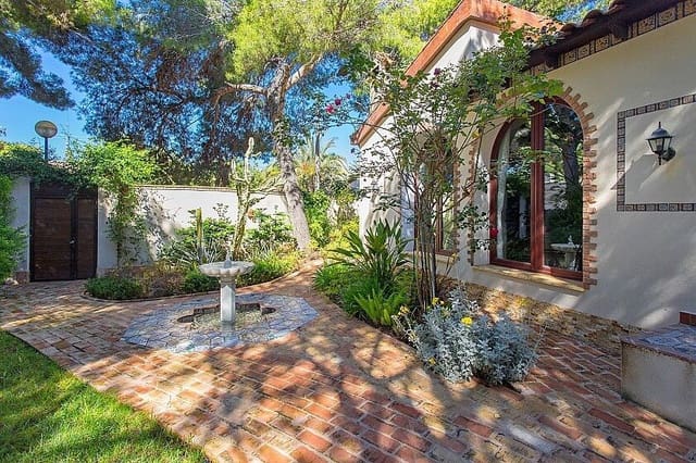 4 soveværelse Villa til salg i Punta Prima, Orihuela - € 890.000 (Ref: 10028360)