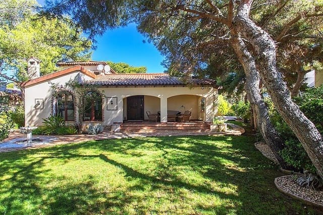 4 soveværelse Villa til salg i Punta Prima, Orihuela - € 890.000 (Ref: 10028360)
