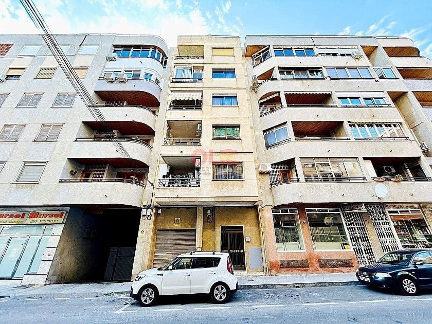 3 makuuhuone Huoneisto myytävänä paikassa Torrevieja mukana uima-altaan - 196 500 € (Ref: 10028363)
