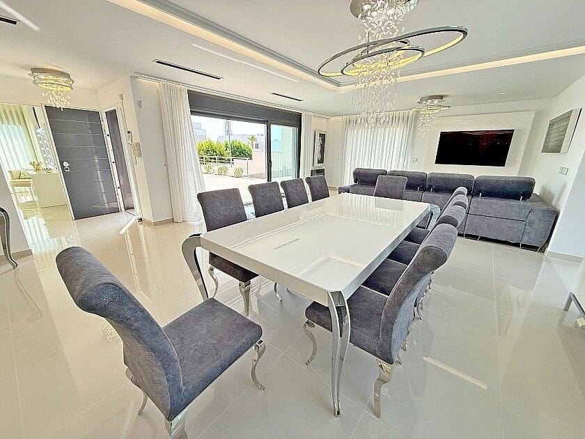 5 Zimmer Villa zu verkaufen in San Miguel de Salinas - 899.000 € (Ref: 10028364)