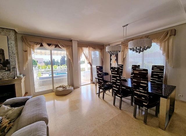 5 slaapkamer Villa te koop in Los Europeos, Torrevieja met zwembad - € 1.170.000 (Ref: 10028365)