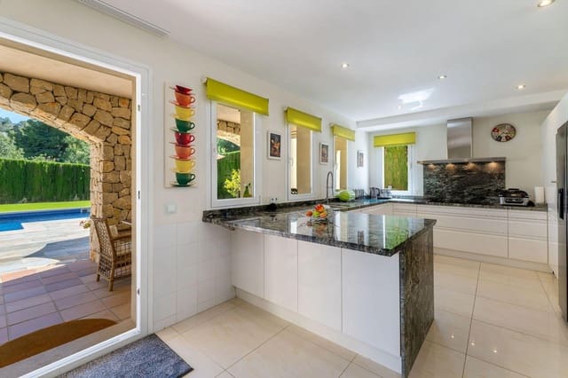 4 sypialnia Willa na sprzedaż w Calvià Pueblo, Calvià z basenem - 2 250 000 € (Ref: 10028383)