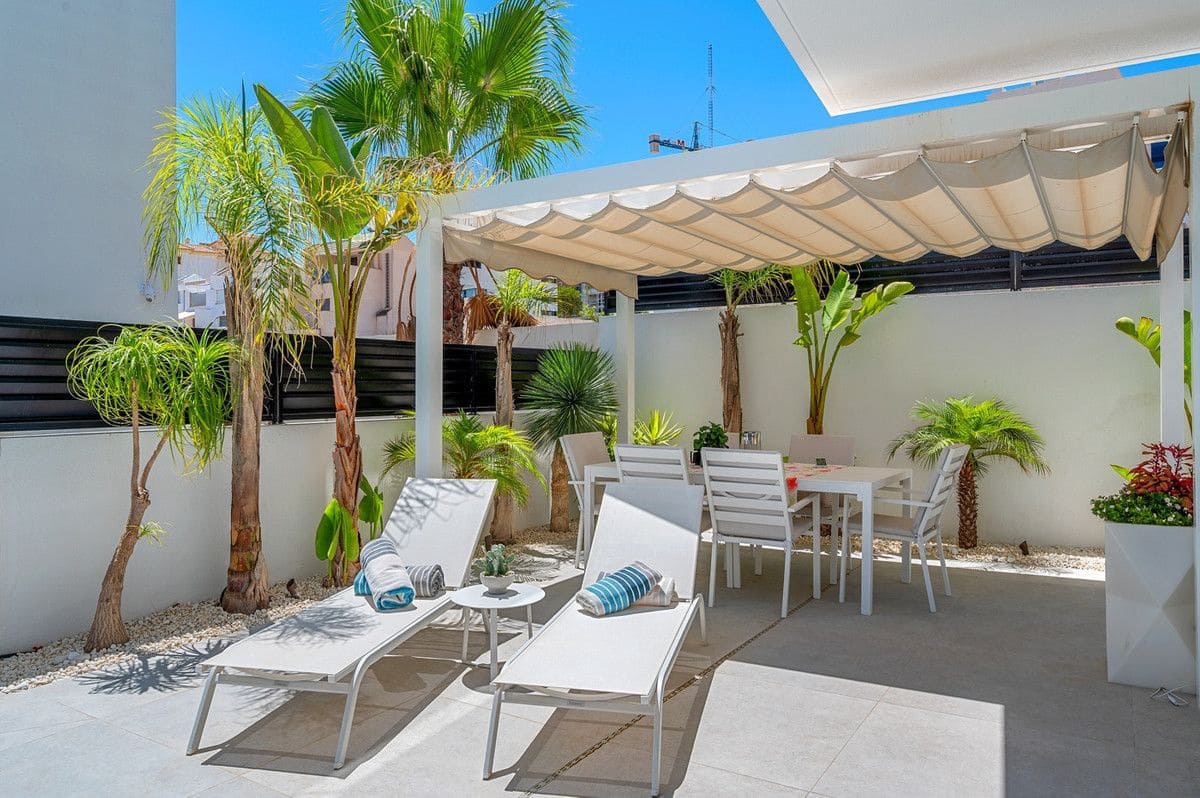 Chalet de 4 habitaciones en Guardamar del Segura en venta - 1.250.000 € (Ref: 10028401)