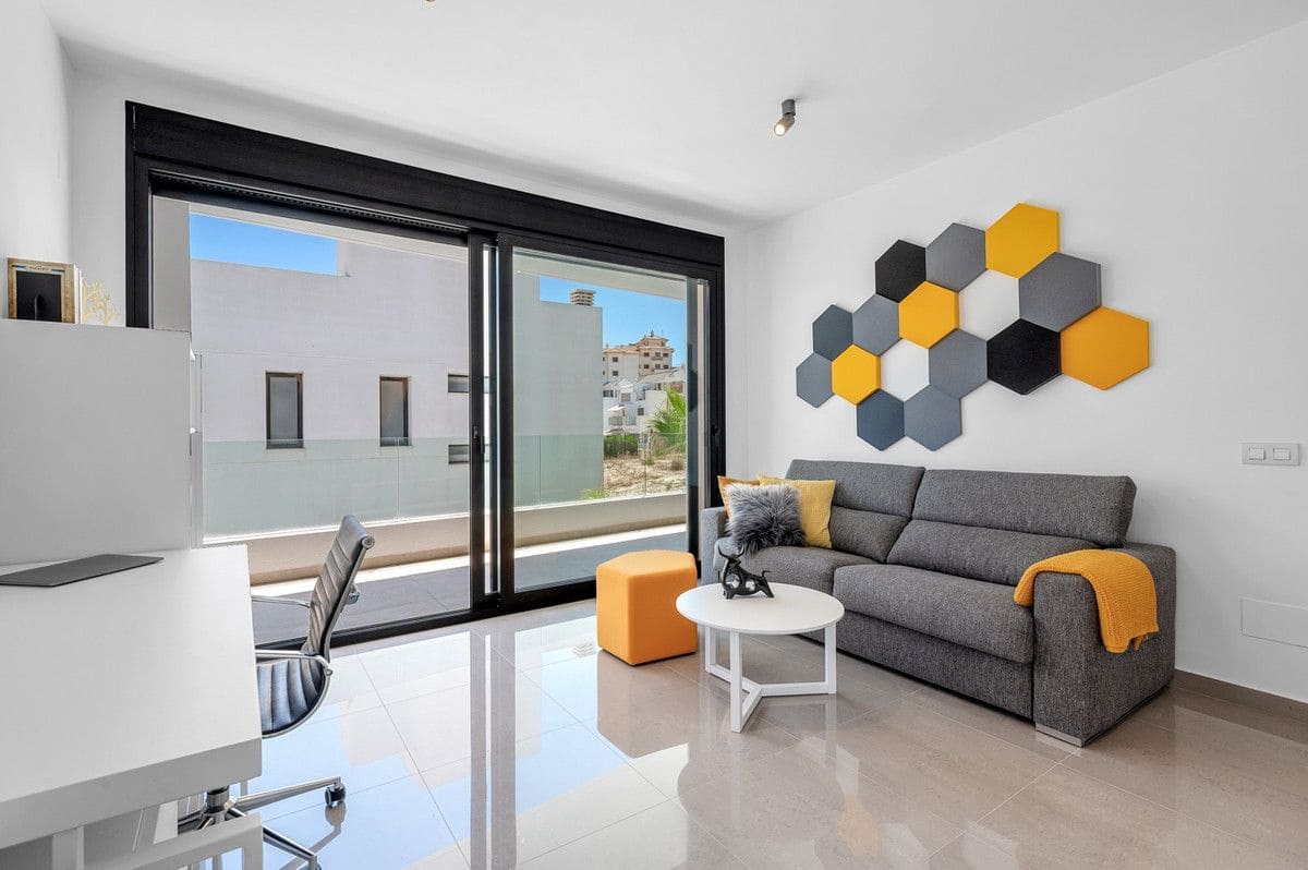 Chalet de 4 habitaciones en Guardamar del Segura en venta - 1.250.000 € (Ref: 10028401)