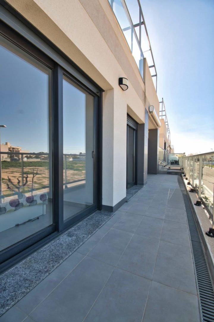 2 bedroom Apartment for sale in Pilar de la Horadada - € 290,000 (Ref: 10028404)