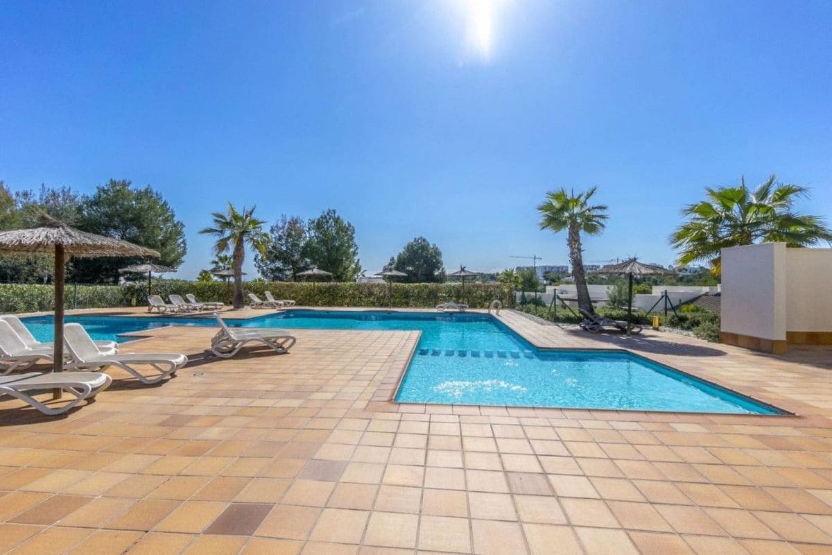 Apartamento de 2 habitaciones en Orihuela en venta con piscina - 275.000 € (Ref: 10028416)