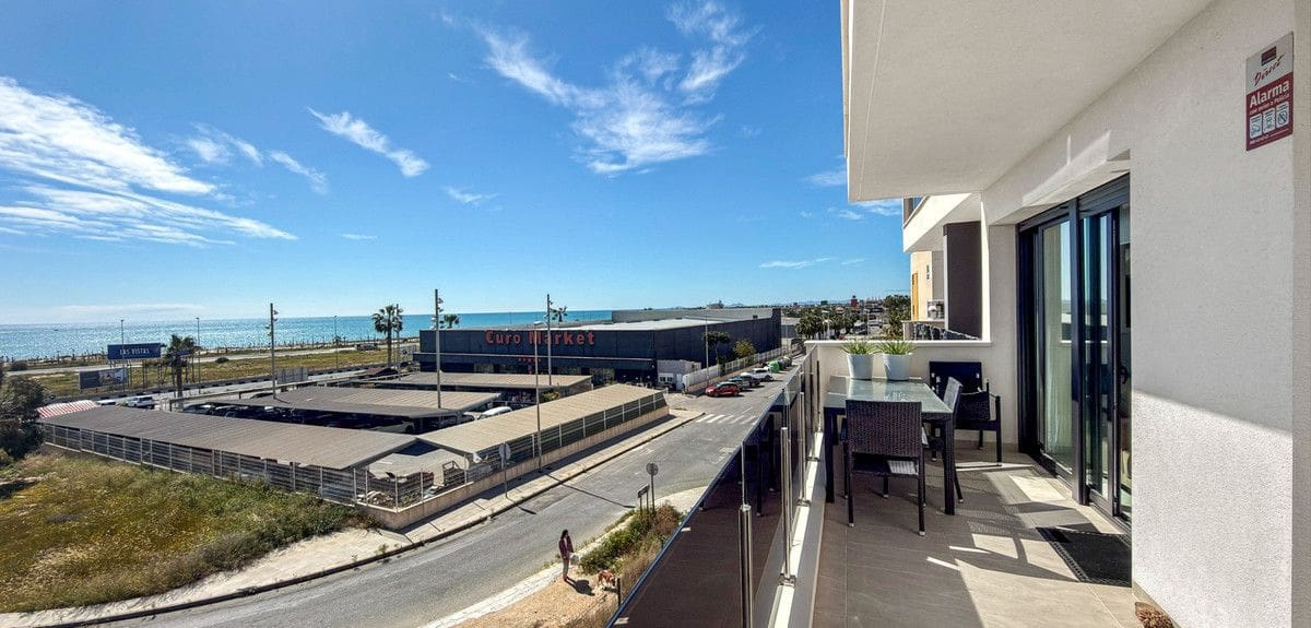 3 slaapkamer Appartement te koop in La Zenia met zwembad - € 450.000 (Ref: 10028422)