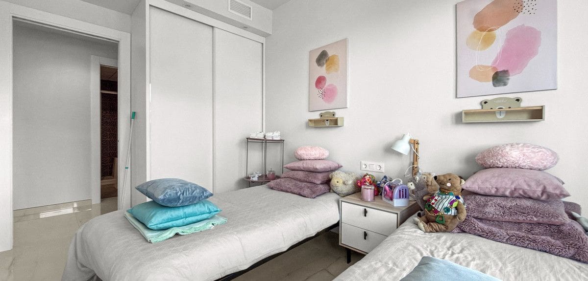 3 slaapkamer Appartement te koop in La Zenia met zwembad - € 450.000 (Ref: 10028422)