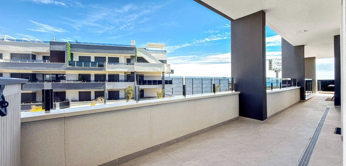 3 slaapkamer Appartement te koop in La Zenia met zwembad - € 450.000 (Ref: 10028422)