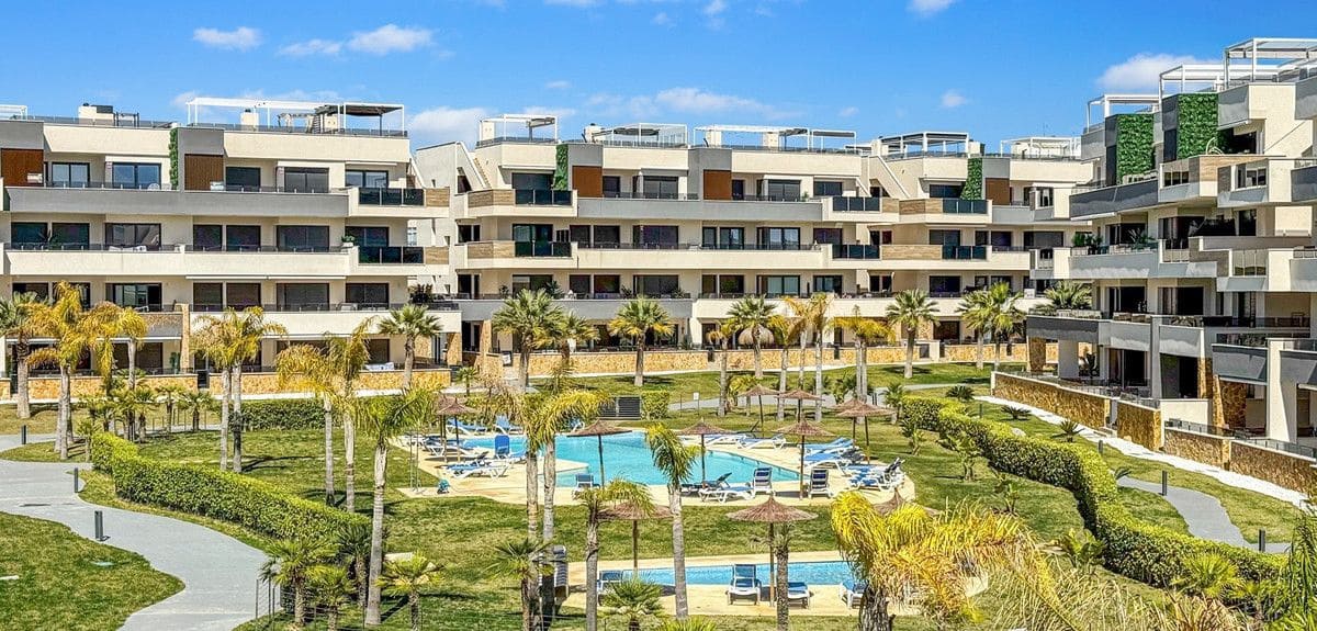 3 slaapkamer Appartement te koop in La Zenia met zwembad - € 450.000 (Ref: 10028422)