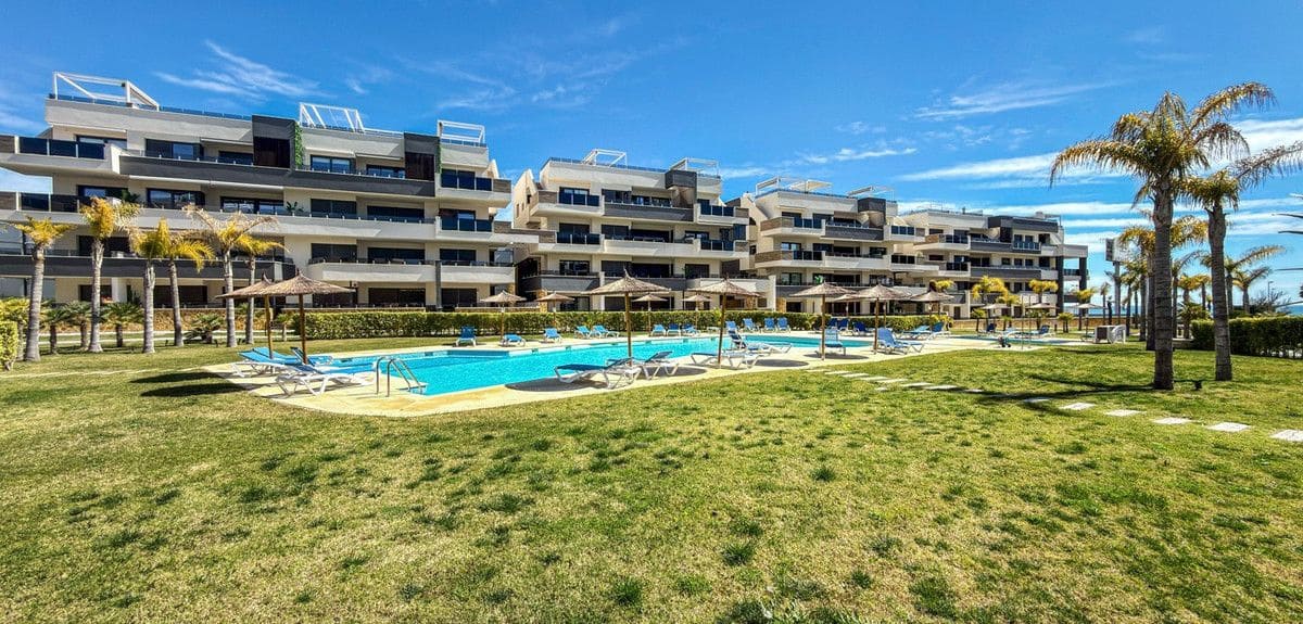 3 slaapkamer Appartement te koop in La Zenia met zwembad - € 450.000 (Ref: 10028422)