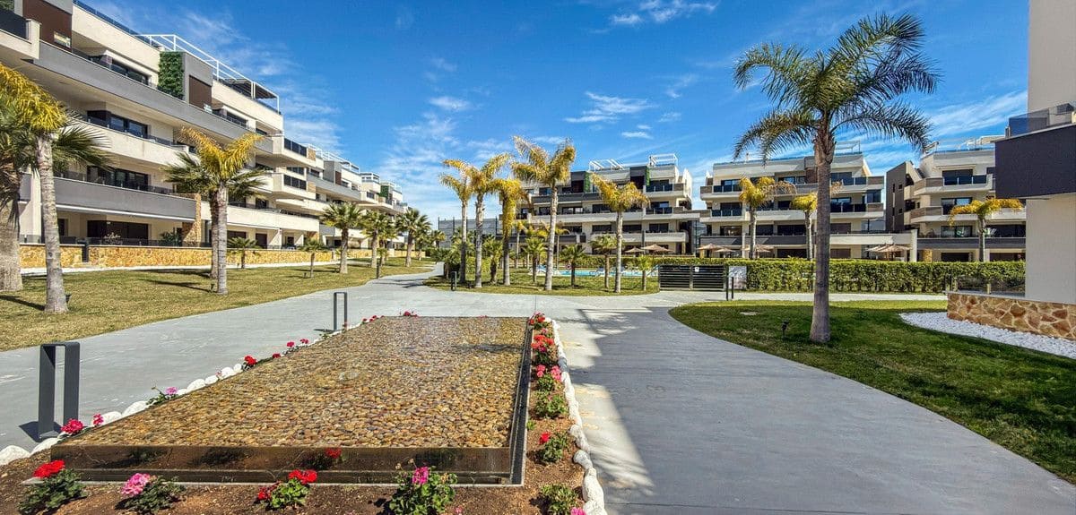 3 slaapkamer Appartement te koop in La Zenia met zwembad - € 450.000 (Ref: 10028422)