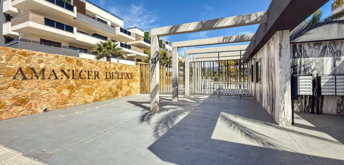 3 slaapkamer Appartement te koop in La Zenia met zwembad - € 450.000 (Ref: 10028422)
