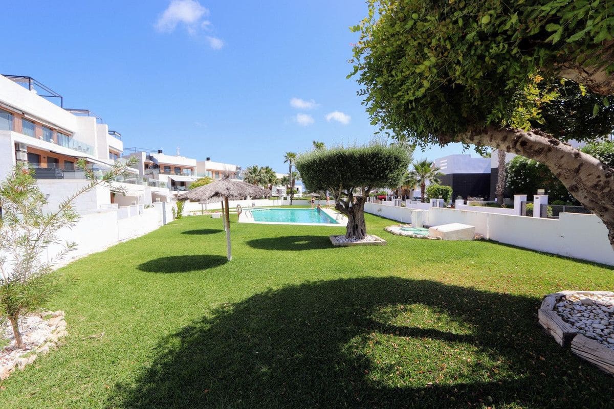 2 Zimmer Apartment zu verkaufen in Orihuela Costa mit Pool - 234.000 € (Ref: 10028439)