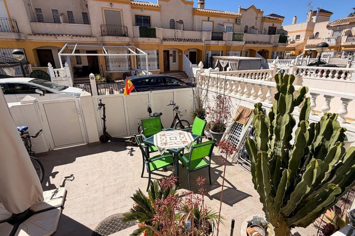 3 soverom Hus til salgs i Guardamar del Segura med svømmebasseng - € 195 000 (Ref: 10028440)