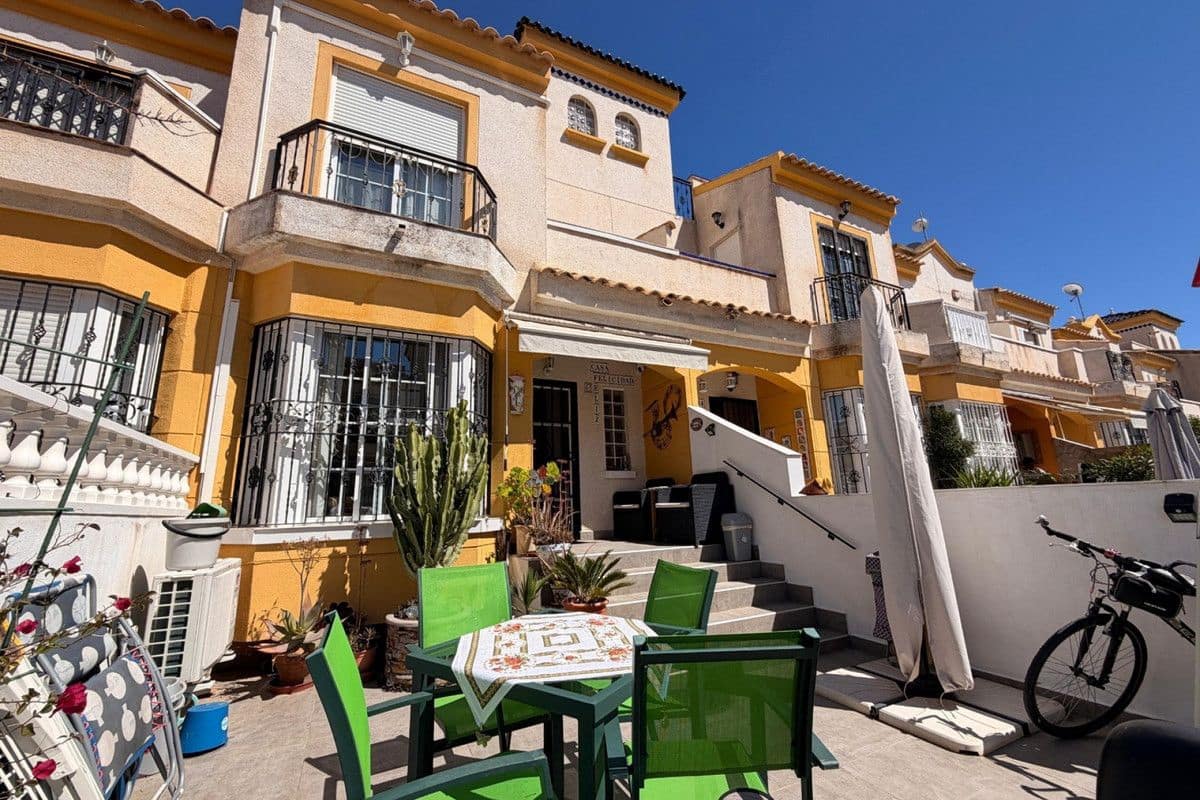 3 soverom Hus til salgs i Guardamar del Segura med svømmebasseng - € 195 000 (Ref: 10028440)