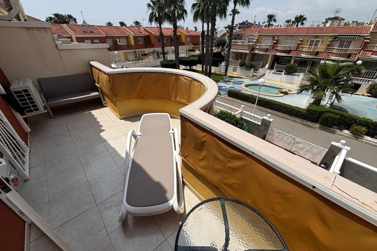 3 quarto Moradia em Banda para venda em Dona Pepa com piscina - 249 995 € (Ref: 10028444)