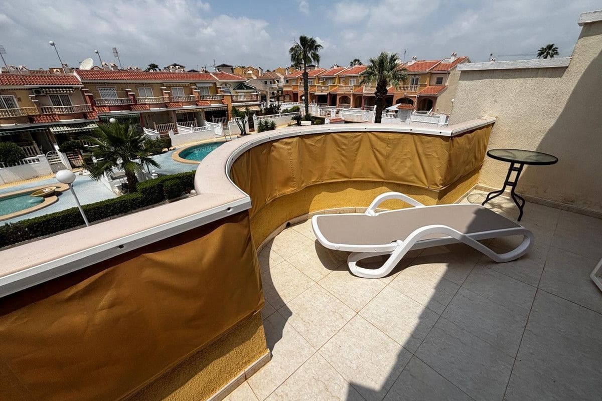3 quarto Moradia em Banda para venda em Dona Pepa com piscina - 249 995 € (Ref: 10028444)
