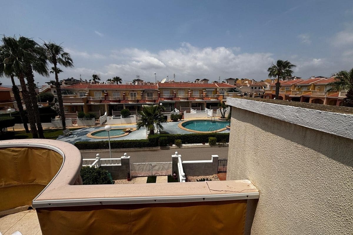 3 quarto Moradia em Banda para venda em Dona Pepa com piscina - 249 995 € (Ref: 10028444)