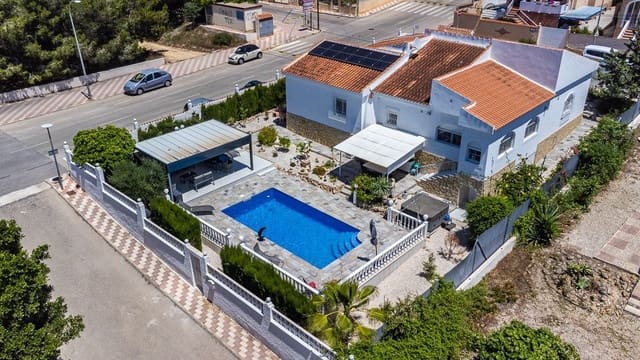 3 quarto Moradia para venda em La Marina, Elche / Elx com piscina - 525 000 € (Ref: 10028448)