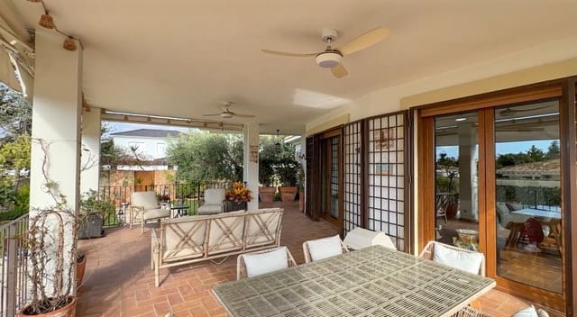 7 makuuhuone Huvila myytävänä paikassa Campoamor, Orihuela mukana uima-altaan - 1 290 000 € (Ref: 10028452)
