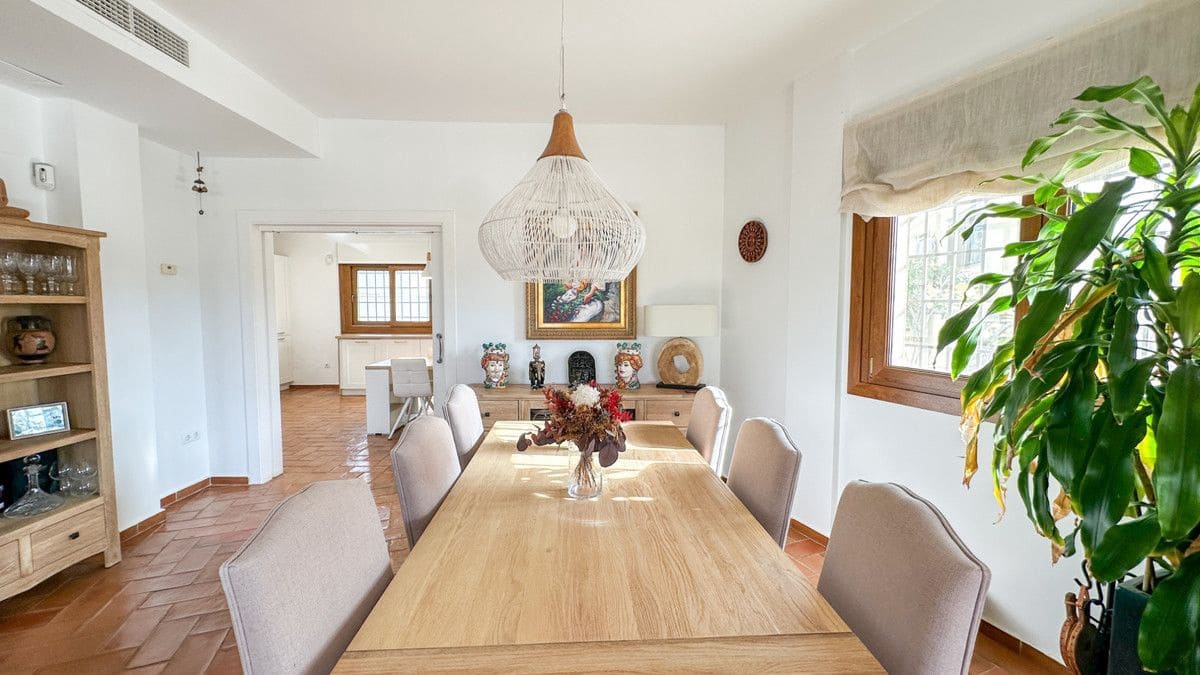 7 makuuhuone Huvila myytävänä paikassa Campoamor mukana uima-altaan - 1 290 000 € (Ref: 10028452)