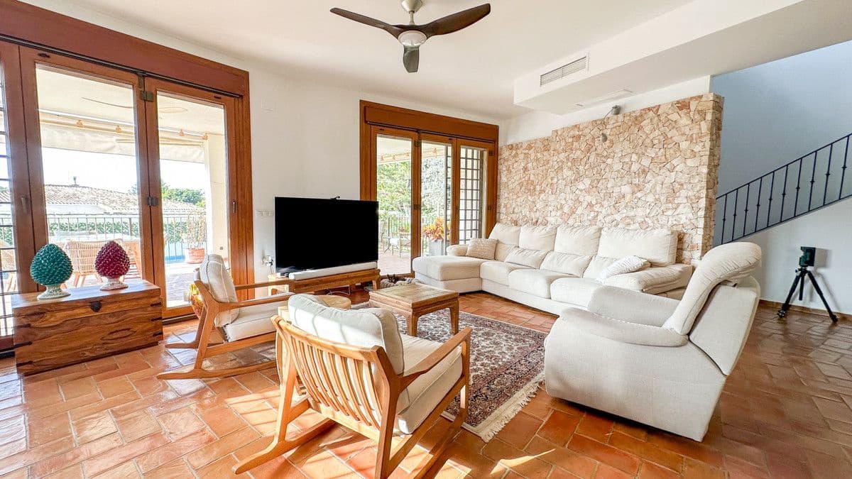 7 makuuhuone Huvila myytävänä paikassa Campoamor mukana uima-altaan - 1 290 000 € (Ref: 10028452)