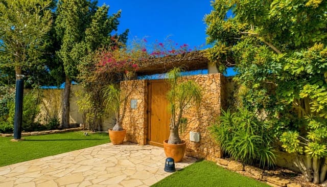 7 makuuhuone Huvila myytävänä paikassa Campoamor, Orihuela mukana uima-altaan - 1 290 000 € (Ref: 10028452)