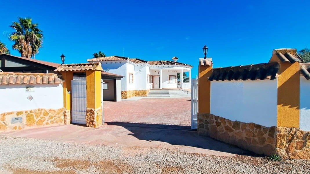3 soveværelse Villa til salg i Catral - € 415.000 (Ref: 10028456)
