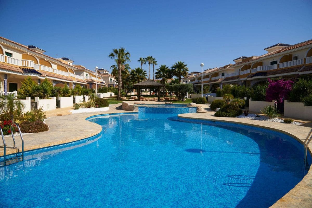 2 soveværelse Byhus til salg i Dona Pepa med swimmingpool - € 335.000 (Ref: 10028457)