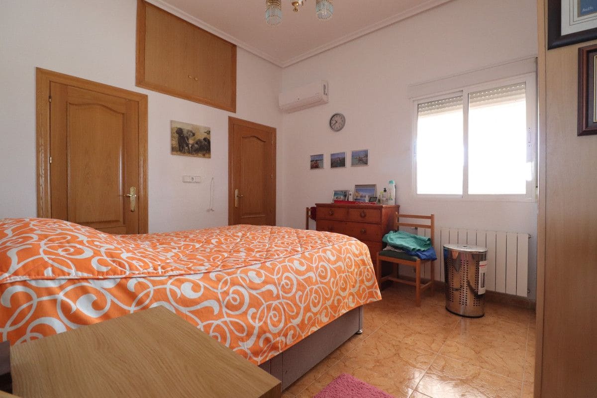 3 bedroom Villa for sale in Albatera with pool - € 325,000 (Ref: 10028458)